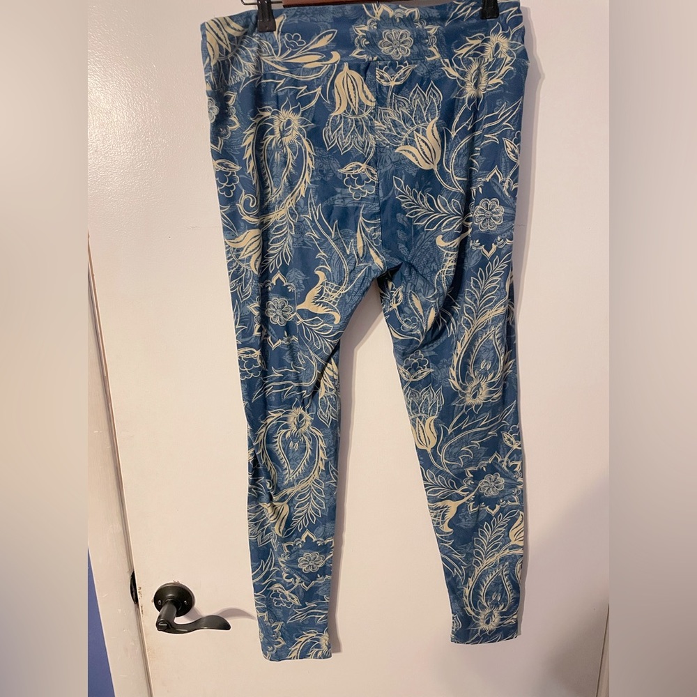 LULAROE Tall and Curvy Leggings.  Blue and Cream.